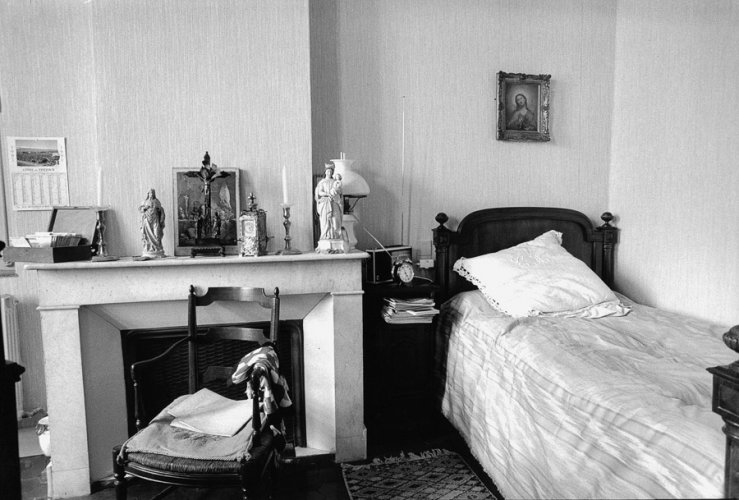 Notre dame d'Espérance, chambre du père supérieur, Arles 1991